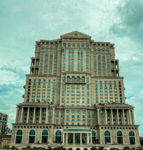 クレカの高還元率を活かした高級ホテルの優待は？